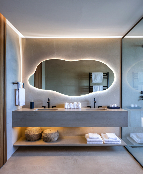 Nietypowe lustro z podświetleniem LED 40x90 cm