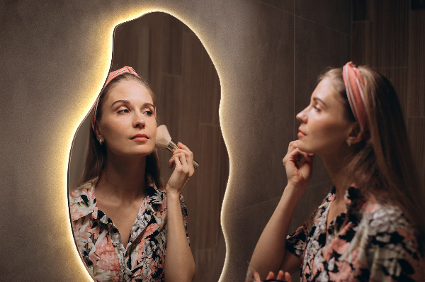 Lustro nieregularny kształt plamy led 40x80 cm