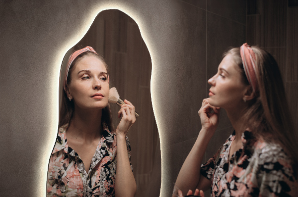 Lustro o nieregularnym kształcie led 45x90 cm