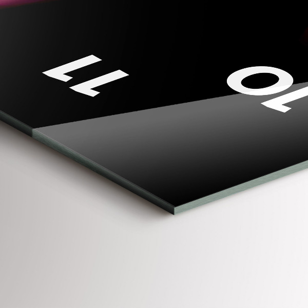 Zegar szklany pionowy Wrocławska fontanna nocą