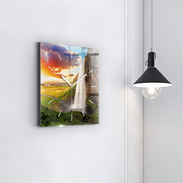 Kwadratowy zegar Wodospad na Islandii