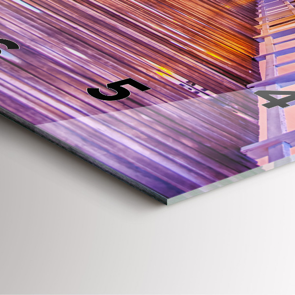 Kwadratowy zegar Most w porcie wieczorem