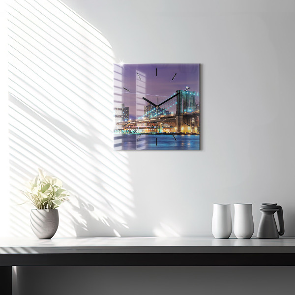 Kwadratowy zegar Brooklyn Most i East River