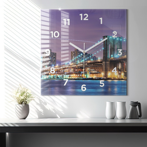 Kwadratowy zegar Brooklyn Most i East River