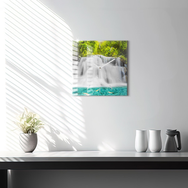 Kwadratowy zegar Wodospad w Tajlandii