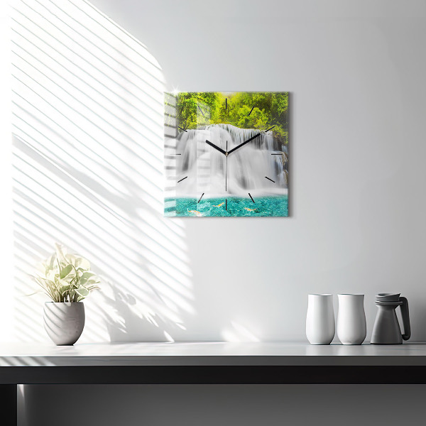 Kwadratowy zegar Wodospad w Tajlandii