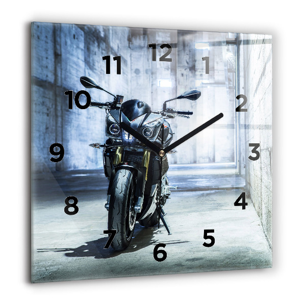 Kwadratowy zegar Motocykl w alejce