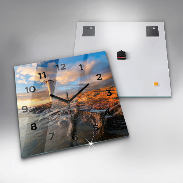 Kwadratowy zegar Latarnia i morze Bałtyckie