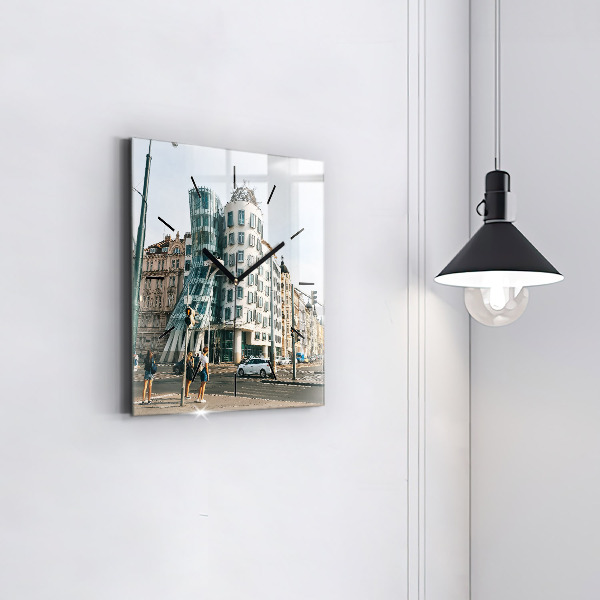 Zegar ścienny kwadratowy Tańczący dom Praga