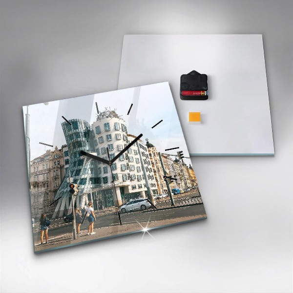 Zegar ścienny kwadratowy Tańczący dom Praga