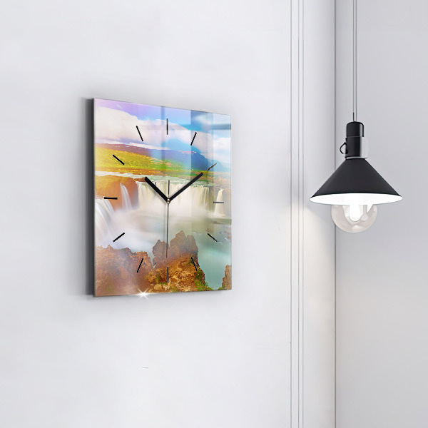 Kwadratowy zegar Godafoss na Islandii