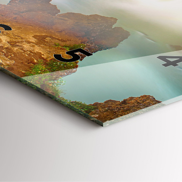 Kwadratowy zegar Godafoss na Islandii