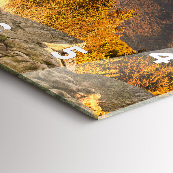 Kwadratowy zegar Góry Bieszczady