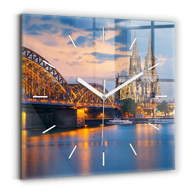 Kwadratowy zegar Widok na ratusz